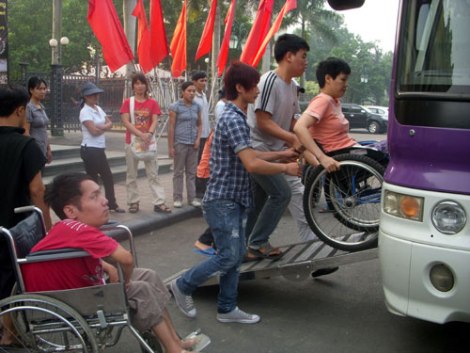 Ch&iacute;nh s&aacute;ch ưu ti&ecirc;n người khuyết tật khi tham gia giao th&ocirc;ng