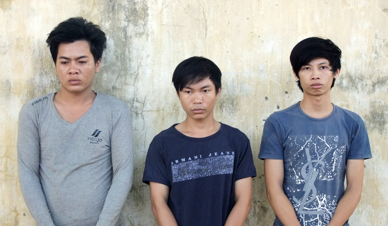 Bắt băng cướp sau 12 giờ g&acirc;y &aacute;n