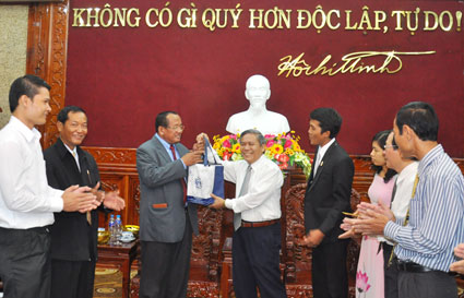 L&atilde;nh đạo c&aacute;c tỉnh thuộc Vương quốc Campuchia v&agrave; Cộng h&ograve;a DCND L&agrave;o thăm, ch&uacute;c tết tỉnh B&igrave;nh Phước