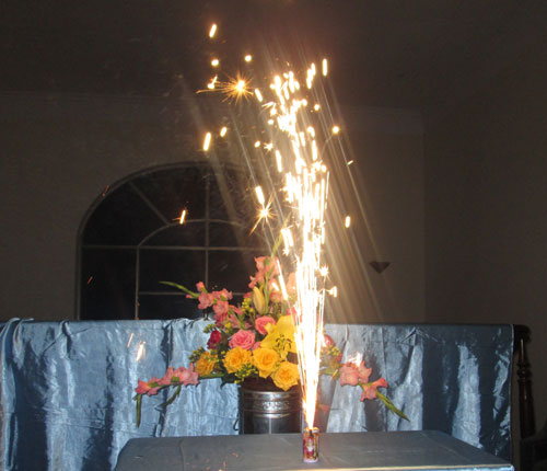 D&acirc;n được đốt ph&aacute;o... kh&ocirc;ng nổ