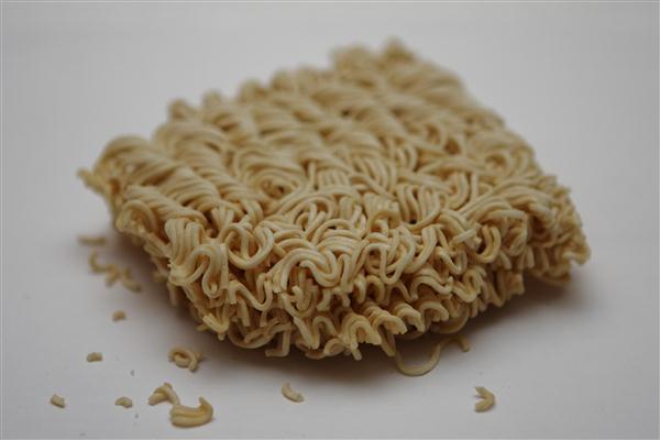 Khẩn trương xác minh sinh vật lạ trong mì tôm