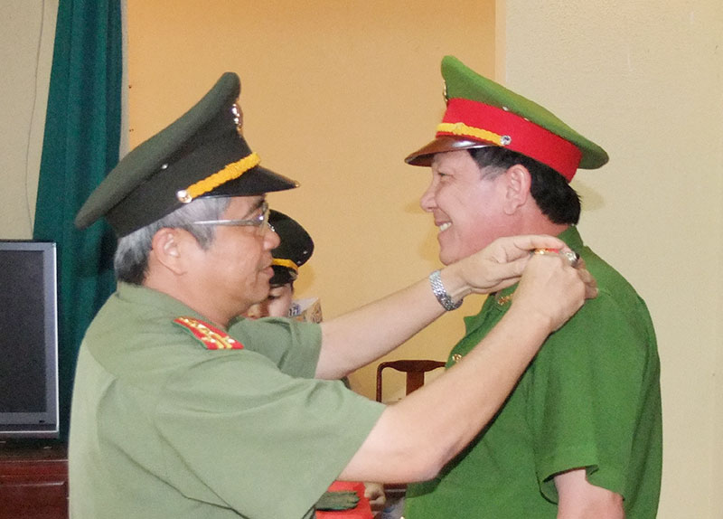 23 sĩ quan c&ocirc;ng an được thăng h&agrave;m cấp t&aacute;