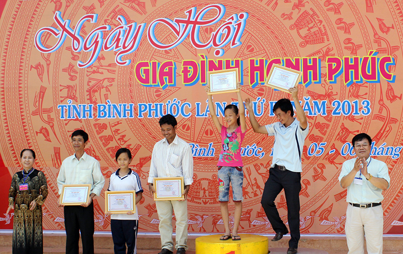 Gia đình anh Hoàng Trung Kiên đoạt giải nhất Ngày hội gia đình hạnh phúc