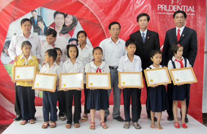 Prudential kh&aacute;m sức khỏe v&agrave; tri &acirc;n kh&aacute;ch h&agrave;ng tại 2 thị x&atilde; Phước Long, B&igrave;nh Long