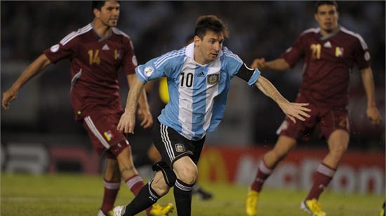 Lionel Messi tỏa sáng, Argentina xây chắc ngôi đầu