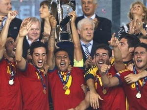 Thiago lập hat-trick giúp Tây Ban Nha đè bẹp Italy