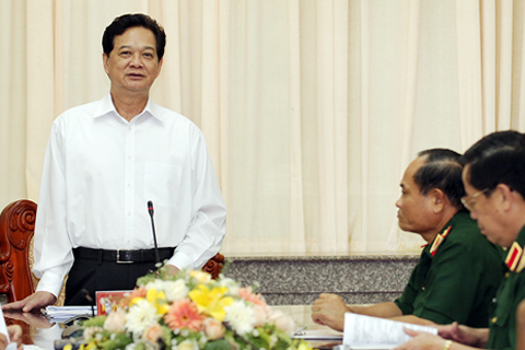 Thủ tướng l&agrave;m việc với Đảng ủy Qu&acirc;n khu 9