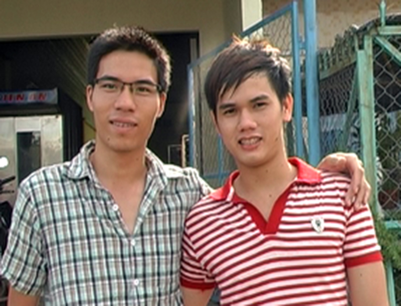 2 thanh ni&ecirc;n dũng cảm bắt đối tượng trộm xe