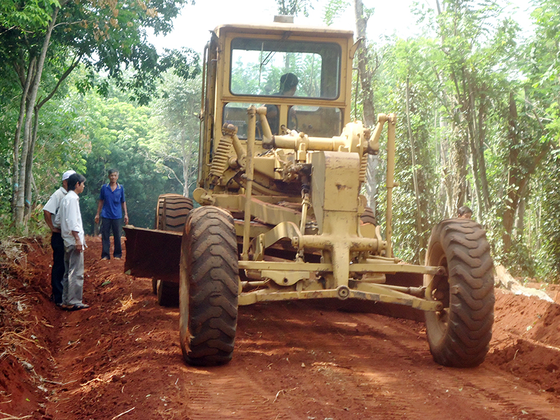 Kinh nghiệm xã hội hóa làm đường, kéo điện ở xã Tân Hưng