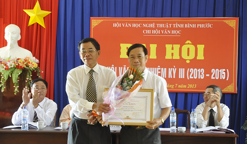 Chi hội văn học (Hội Văn học v&agrave; nghệ thuật tỉnh): 345 t&aacute;c phẩm đăng b&aacute;o tỉnh v&agrave; tạp ch&iacute; văn học nghệ thuật