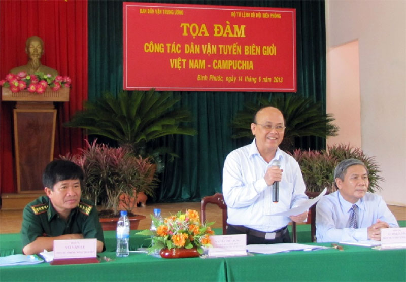 Tọa đ&agrave;m c&ocirc;ng t&aacute;c d&acirc;n vận bi&ecirc;n giới Việt Nam - Campuchia