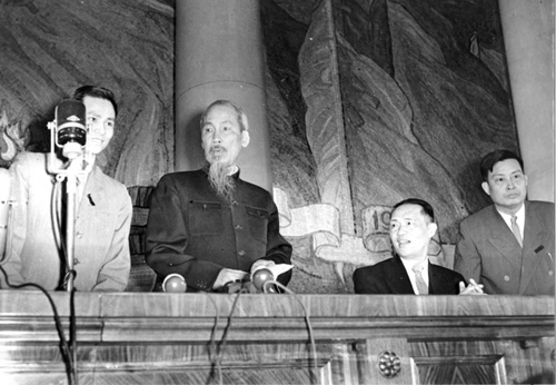 Người Việt Nam đầu ti&ecirc;n v&agrave;o điện Kremlin