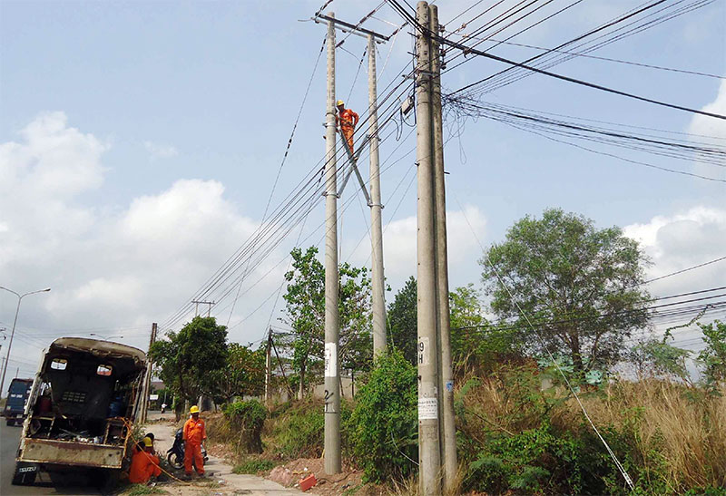 Ph&oacute; b&iacute; thư thường trực tỉnh ủy V&otilde; Đ&igrave;nh Tuyến gi&aacute;m s&aacute;t dự &aacute;n ở Đồng Xo&agrave;i