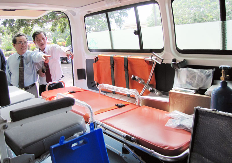 Bệnh viện Đa khoa tỉnh được nhận xe cứu thương chất lượng cao