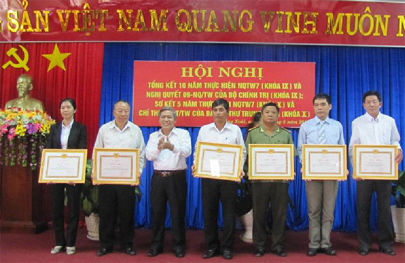 Tổng kết 4 nghị quyết kh&oacute;a IX, sơ kết 2 nghị quyết kh&oacute;a X của TW Đảng, Bộ ch&iacute;nh trị v&agrave; Chỉ thị số 24 của Ban b&iacute; thư kh&oacute;a X