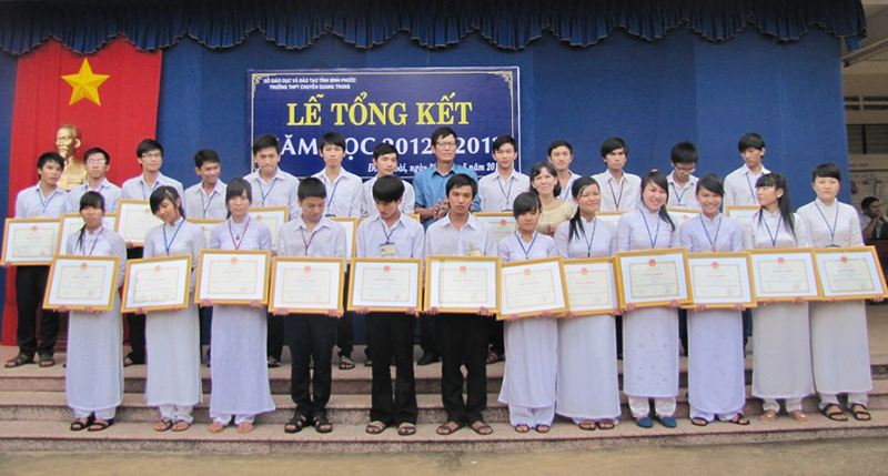 THPT chuyên Quang Trung: 5 học sinh tham gia đội tuyển Olympic quốc tế