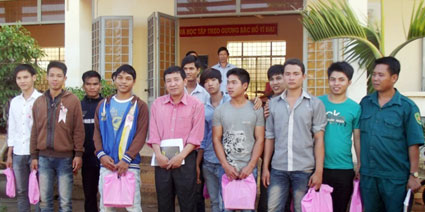 Xã Minh Hưng tiễn 10 thanh niên lên đường nhập ngũ