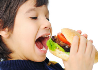 Có nên để trẻ tự chọn món ăn?