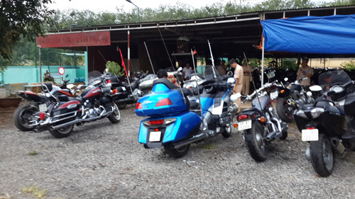 Gi&aacute;m định d&agrave;n m&ocirc; t&ocirc; khủng g&acirc;y n&aacute;o loạn tr&ecirc;n QL1