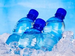 Hà Nội thu hồi 5 loại nước đóng chai nhiễm khuẩn