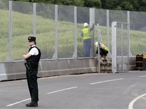 Bắc Ireland thu cả kho vũ khí trước thềm hội nghị G-8