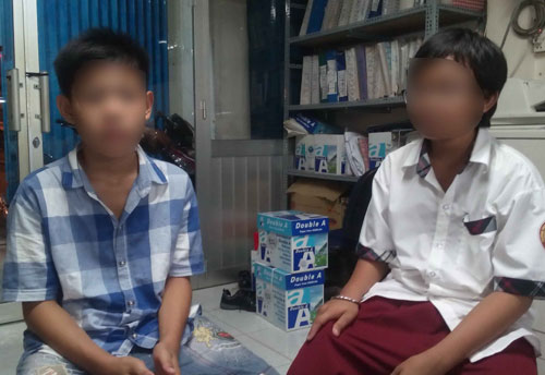 Bảy học sinh 'mất t&iacute;ch', cả khu d&acirc;n cư hốt hoảng