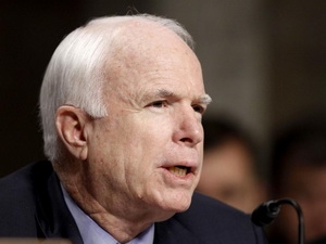 McCain dọa “xóa sổ sức mạnh không quân” của Syria