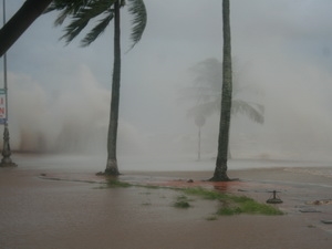 Hải Phòng: Đi xem bão, bị sóng cuốn trôi mất tích