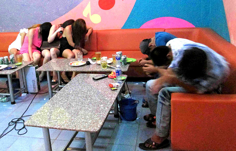 Đột k&iacute;ch nh&agrave; h&agrave;ng karaoke Ho&agrave;ng Yến