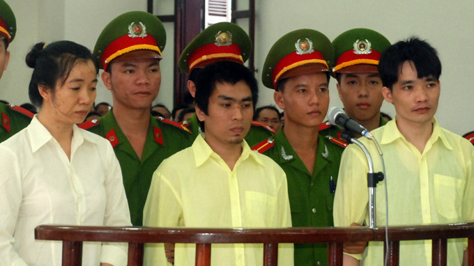 &ldquo;Si&ecirc;u trộm&rdquo; l&atilde;nh &aacute;n chung th&acirc;n