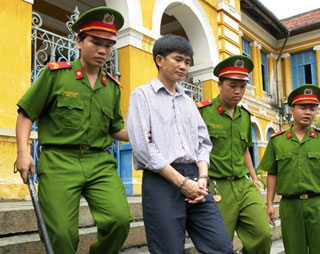 Vụ b&aacute;c sĩ l&aacute;i xe t&ocirc;ng chết 2 người, bị thương 7 người: Y &aacute;n 7 năm t&ugrave;