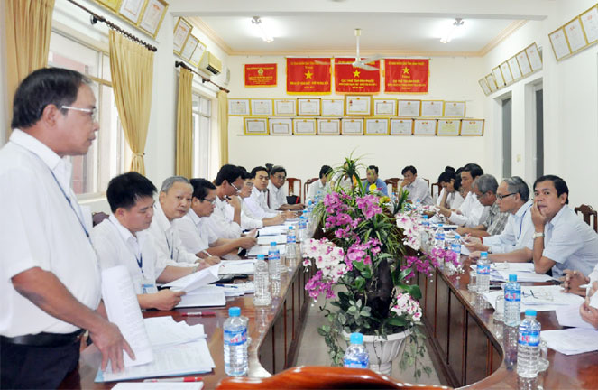 HĐND tỉnh gi&aacute;m s&aacute;t c&ocirc;ng t&aacute;c thu ng&acirc;n s&aacute;ch tại Cục Thuế