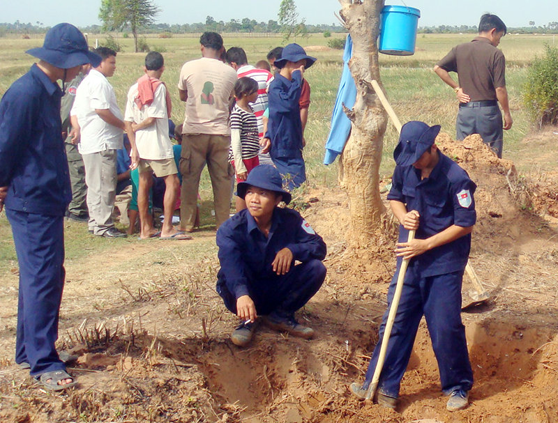 Đợt 1 v&agrave; 2 giai đoạn m&ugrave;a kh&ocirc; 2012-2013: 52 mộ liệt sĩ được cất bốc