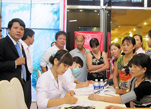 Prudential trao 20 suất học bổng cho học sinh nghèo vượt khó