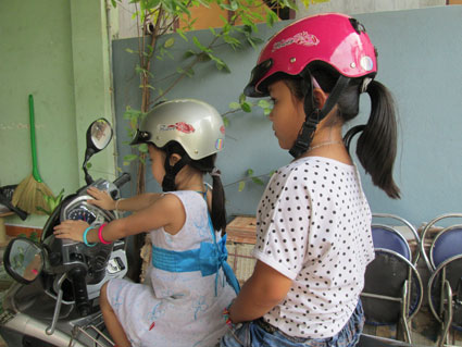 Xử l&yacute; nghi&ecirc;m việc sản xuất, kinh doanh mũ bảo hiểm kh&ocirc;ng bảo đảm chất lượng