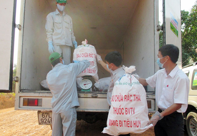 Thu gom 27 kg rác thải thuốc bảo vệ thực vật