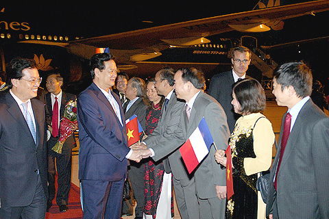 Thủ tướng Nguyễn Tấn Dũng tới Paris