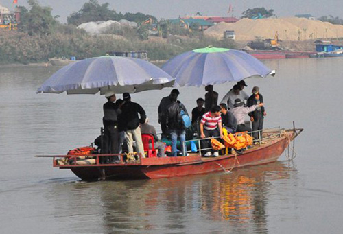 Vụ bác sĩ vứt xác: Dùng máy dò hiện đại tìm thi thể chị Huyền