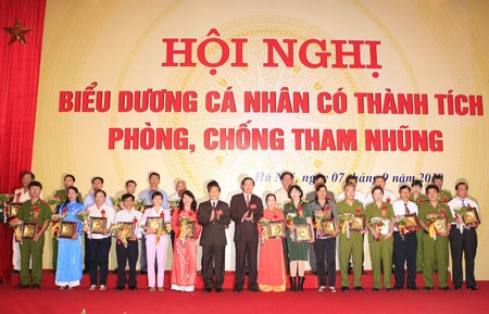  Ph&ograve;ng, chống tham nhũng cần nỗ lực của to&agrave;n x&atilde; hội 