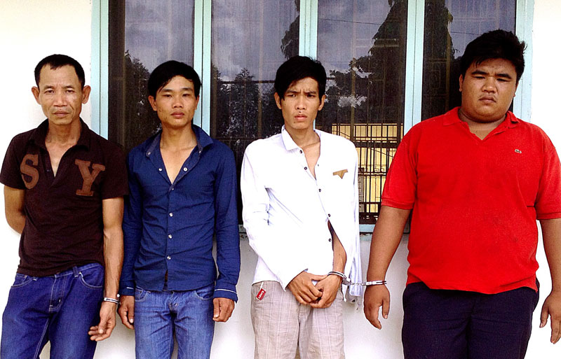 Bắt 4 đối tượng t&agrave;ng trữ, sử dụng ma t&uacute;y đ&aacute;