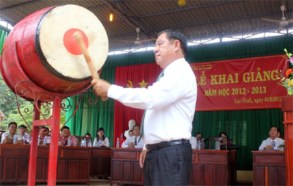 Trên 300 ngàn học sinh - sinh viên bước vào năm học mới