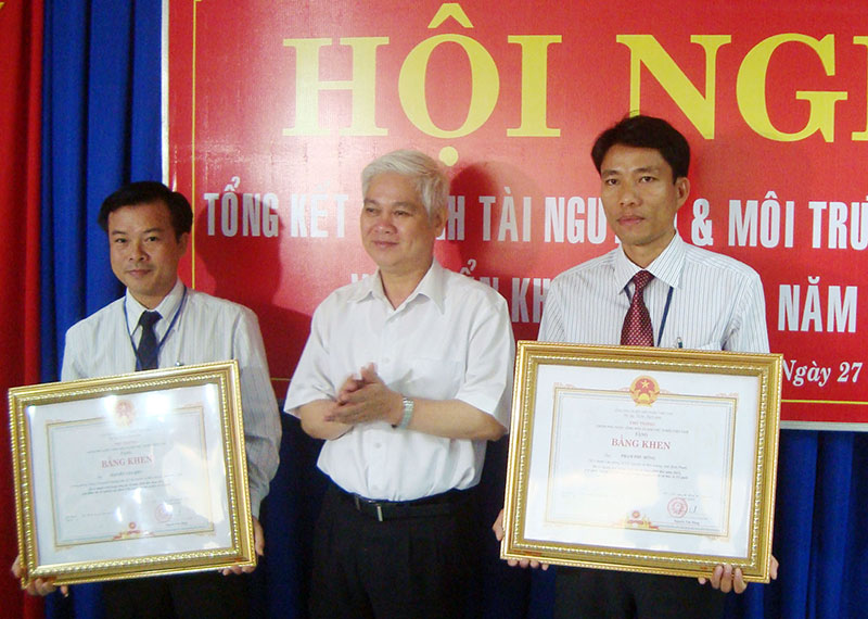 Tr&ecirc;n 30 ng&agrave;n tổ chức, c&aacute; nh&acirc;n được cấp sổ đỏ