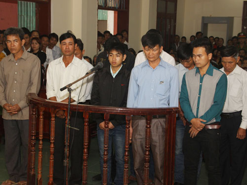 Đ&aacute;nh chết nghi can trộm ch&oacute;, cả l&agrave;ng đến t&ograve;a