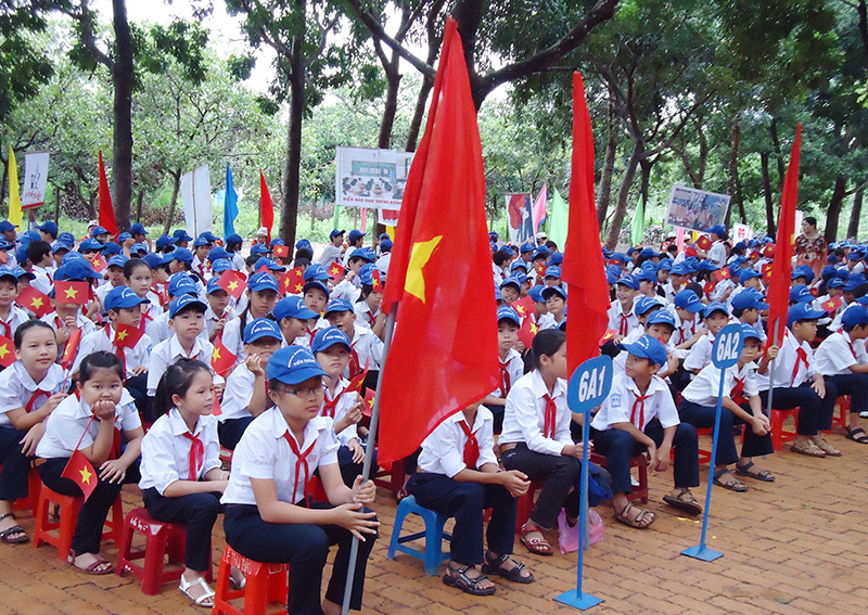 Đồng phục của học sinh, sinh viên do phụ huynh may sắm