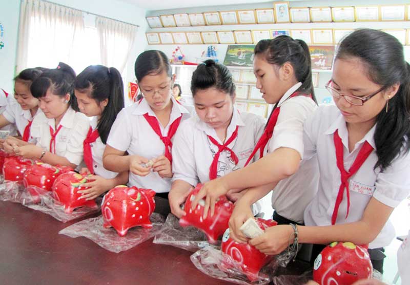 Trường THCS Tân Xuân: Nhiều phong trào giúp học sinh nghèo