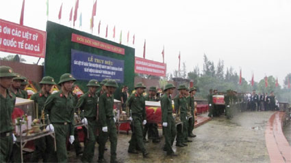 Th&ecirc;m 97 h&agrave;i cốt liệt sĩ được đưa về l&ograve;ng đất mẹ