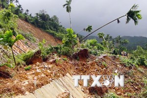 Sạt lở đá làm 6 người thương vong, 4 người mất tích