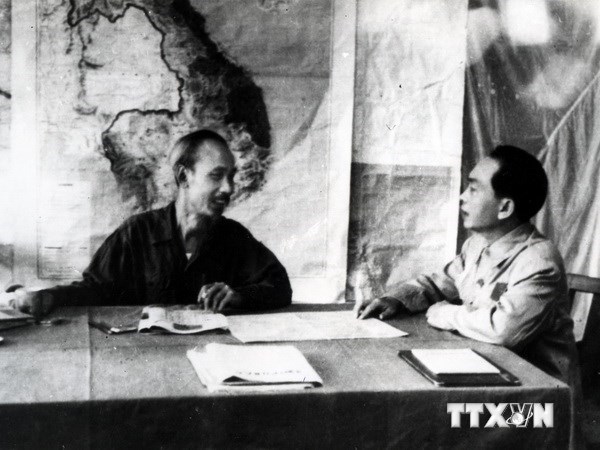 Người Việt Nam tại Algeria kỷ niệm ng&agrave;y sinh B&aacute;c Hồ