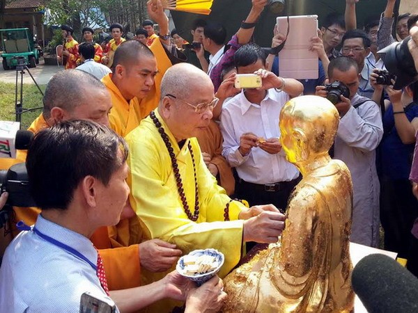 Lễ thếp vàng pho tượng Phật hoàng Trần Nhân Tông