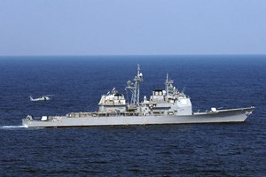 Hỏa hoạn trên tuần dương hạm USS Hue City của Mỹ